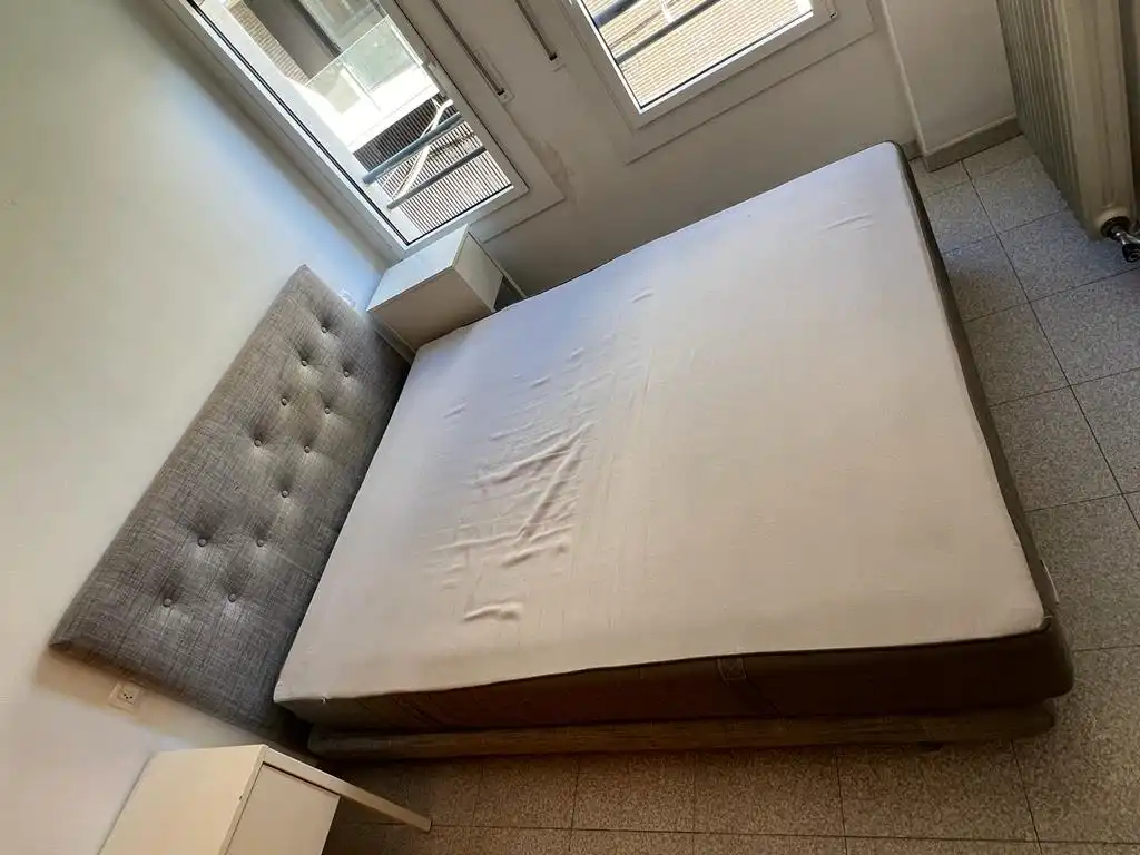 Dormitori de Pis de lloguer en Girona amb Aire condicionat, Calefacció i Moblat