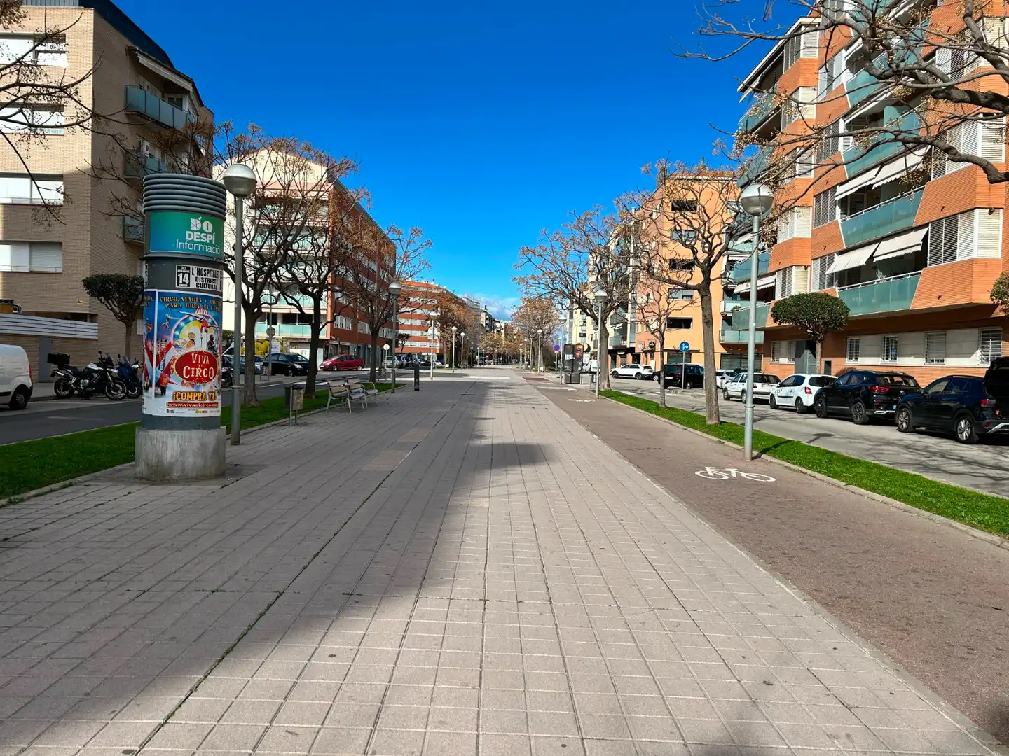 Vista exterior de Local en traspaso en Sant Joan Despí con Aire acondicionado, Calefacción y Terraza