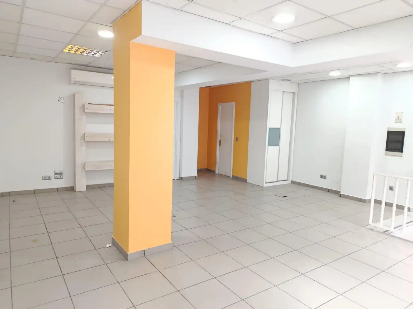 Local comercial de lloguer a Calle MERCED