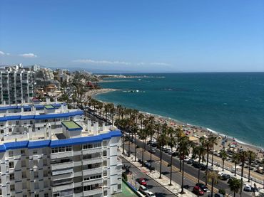 Dúplex amb piscina en venda a Calle Torrealmádena 3