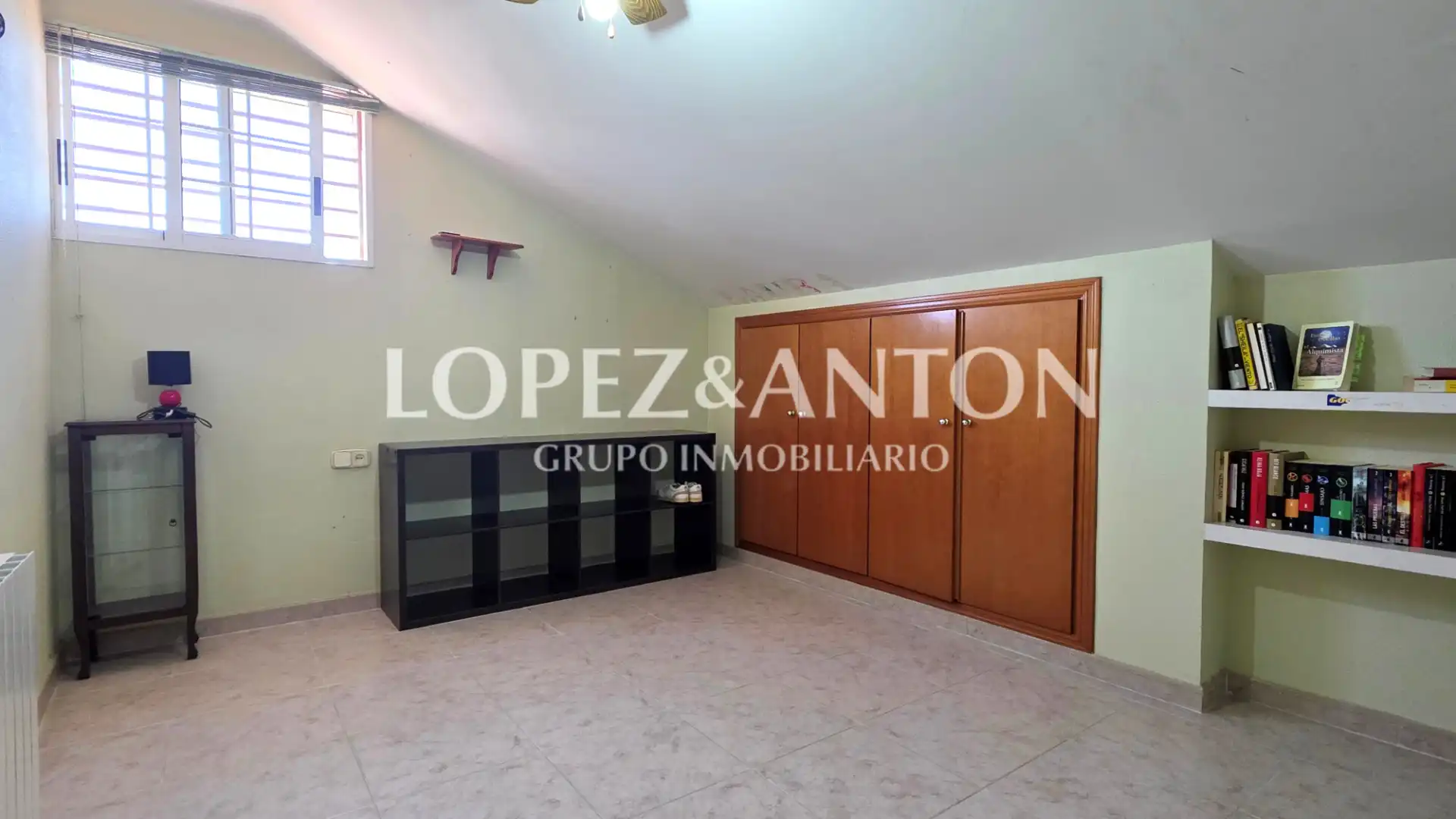 Haus oder Chalet zum Verkauf in L'Eliana mit Klimaanlage, Heizung und Privatgarten