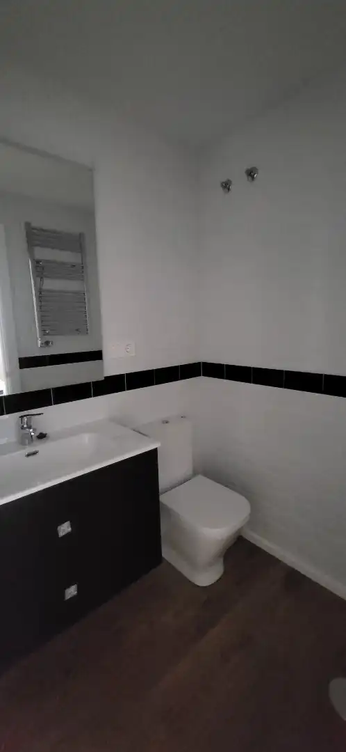 Bathroom of Flat for sale in Plasencia  with Air Conditioner, Heating and Parquet flooring