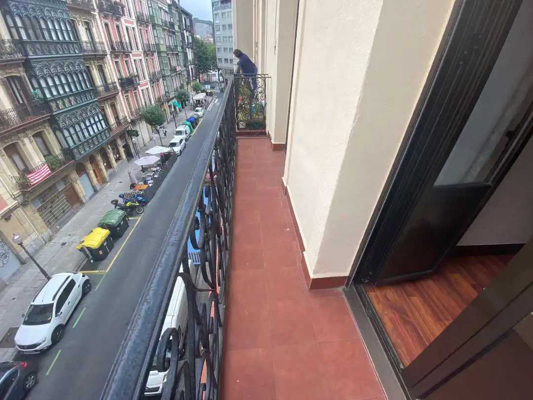 Terrassa de Pis de lloguer en Bilbao  amb Calefacció i Balcó