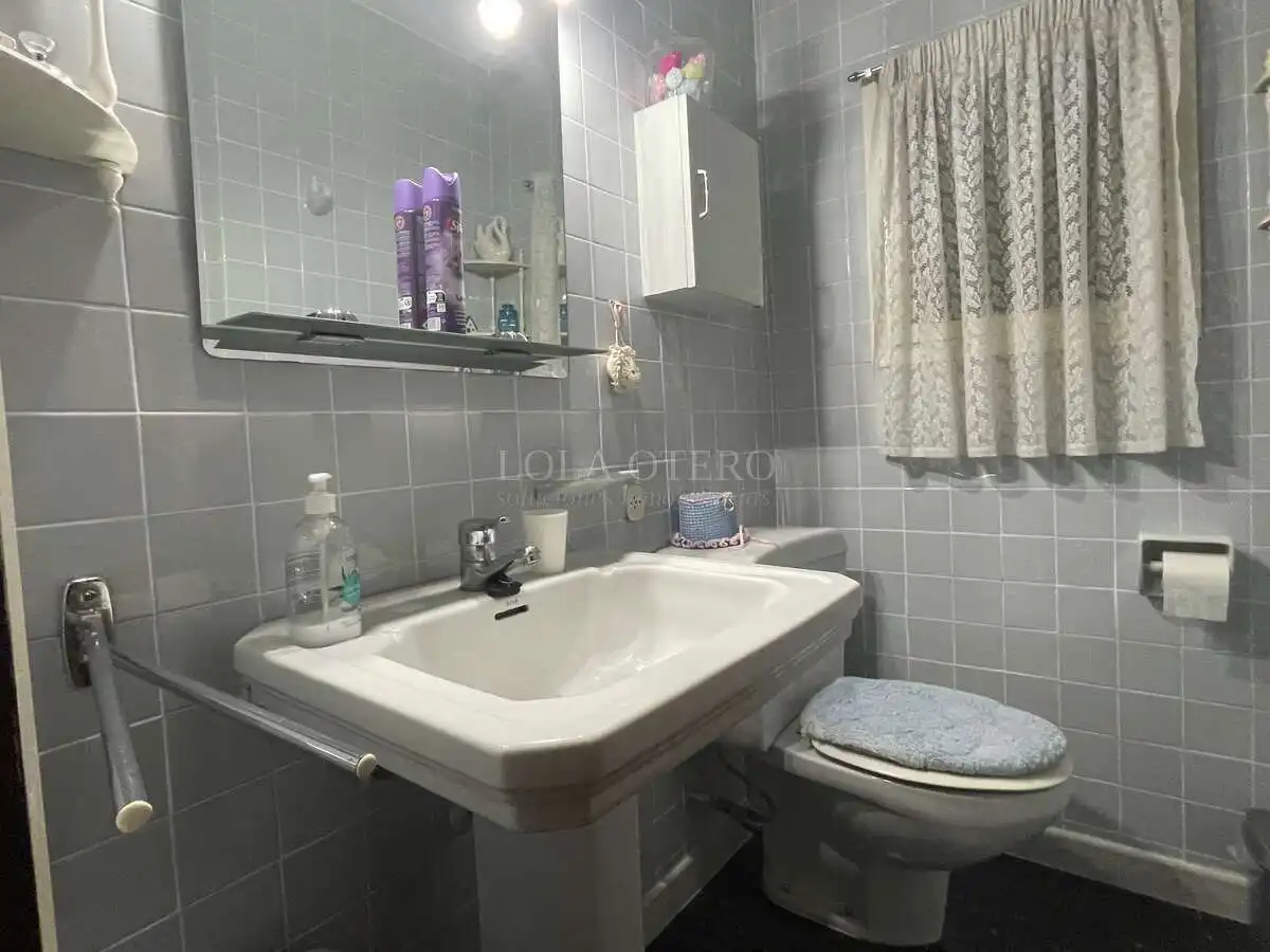 Bathroom of Flat for sale in Valencia  with Air Conditioner, Heating and Balcony