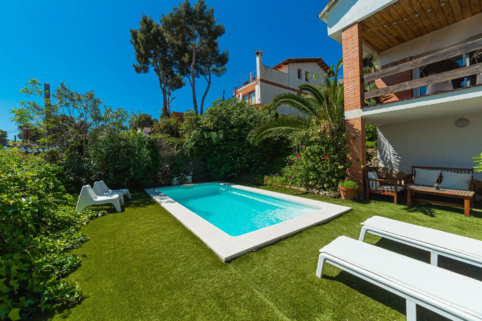 Swimming pool of Houses for sale in Castelldefels  with Air Conditioner, Heating and Private garden