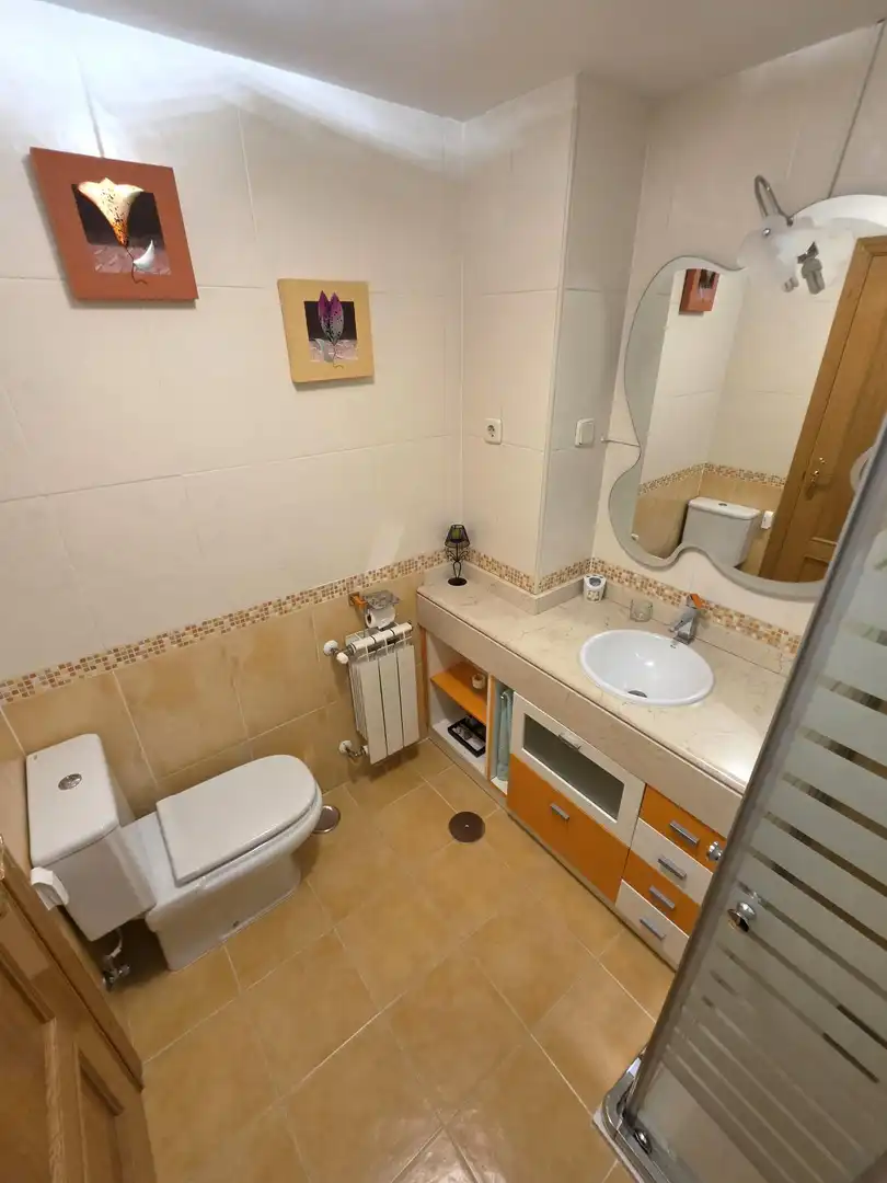 Baño de Piso de alquiler en Valdemoro con Aire acondicionado y Calefacción