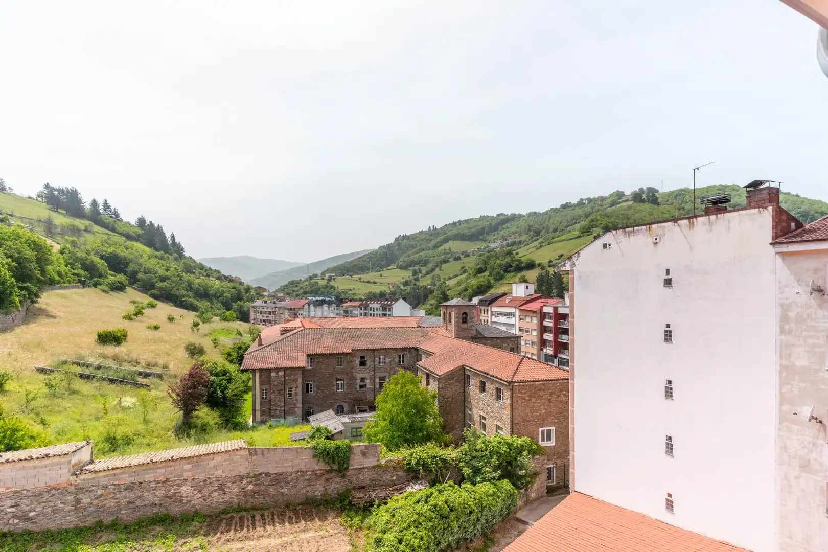 Exterior view of Flat for sale in Cangas del Narcea  with Heating and Furnished