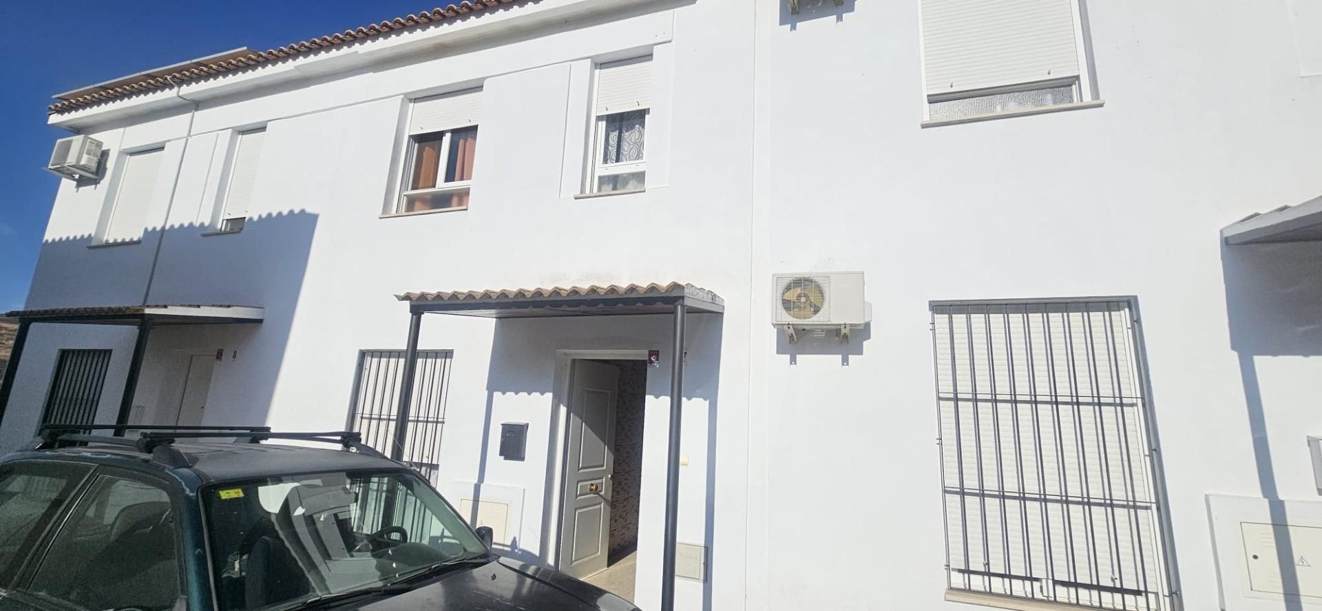 Vista exterior de Casa adosada en venda en La Zarza - Perrunal