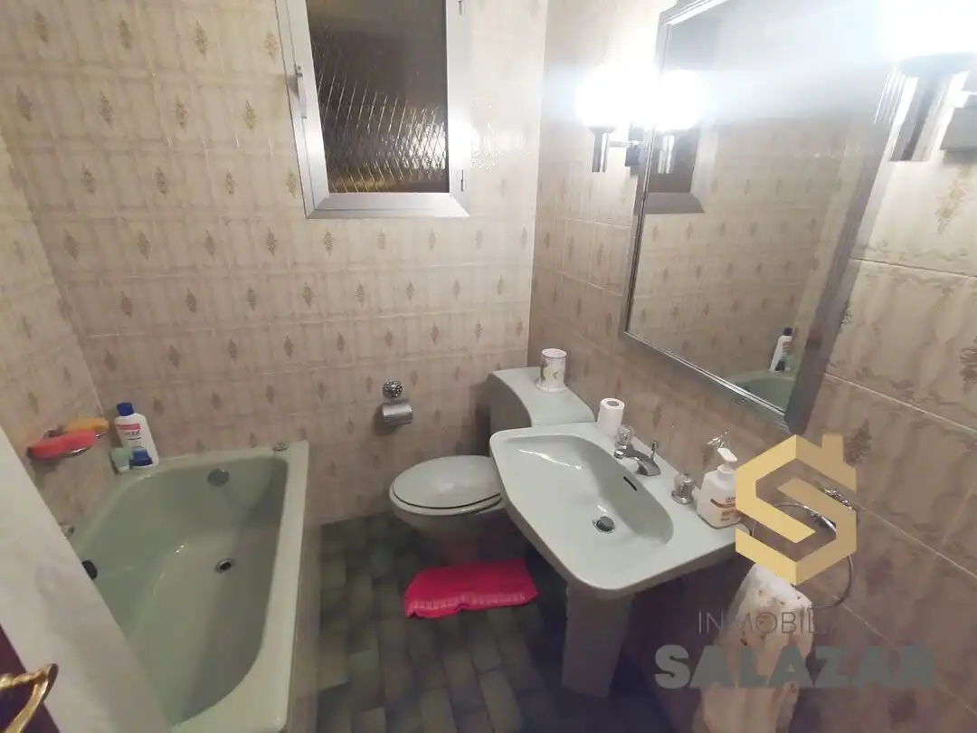 Bathroom of Flat for sale in Bilbao   with Heating, Terrace and Balcony