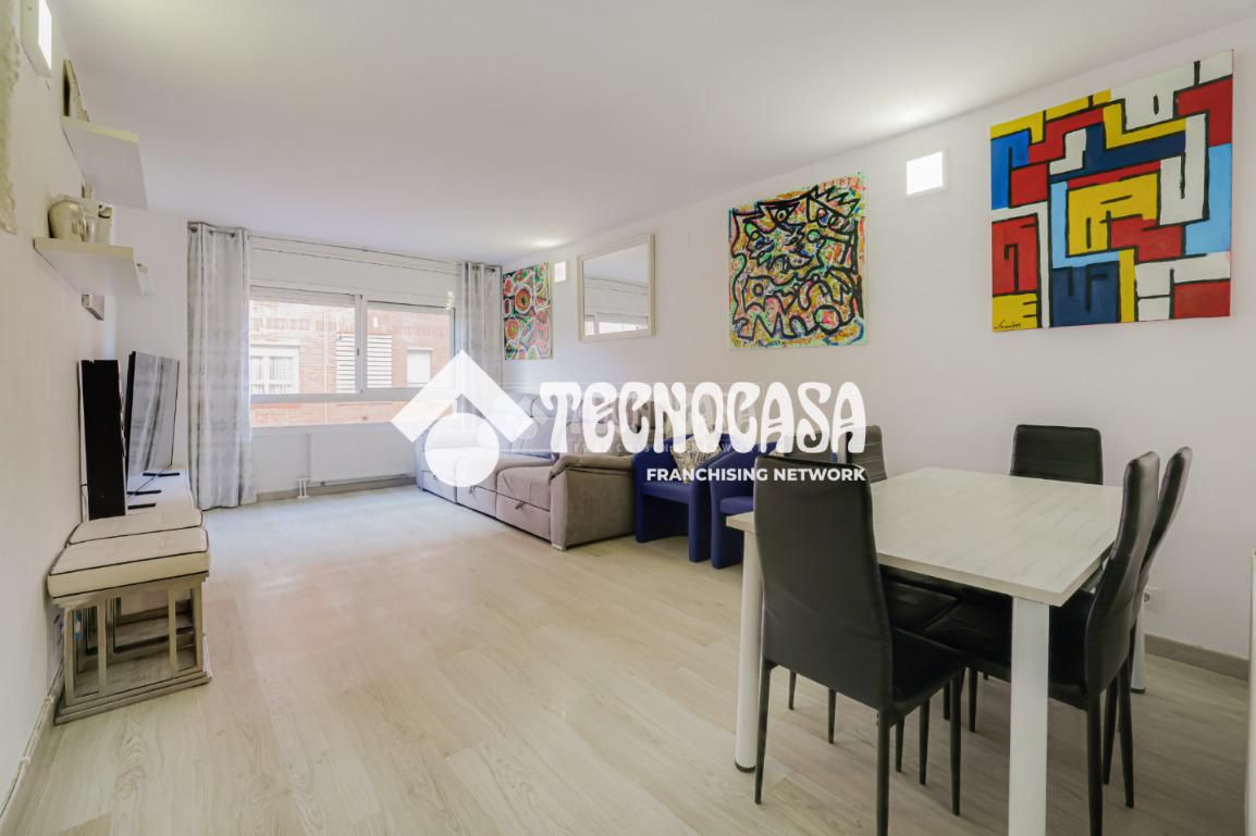 Living room of Flat for sale in Sant Adrià de Besòs  with Air Conditioner, Heating and Parquet flooring