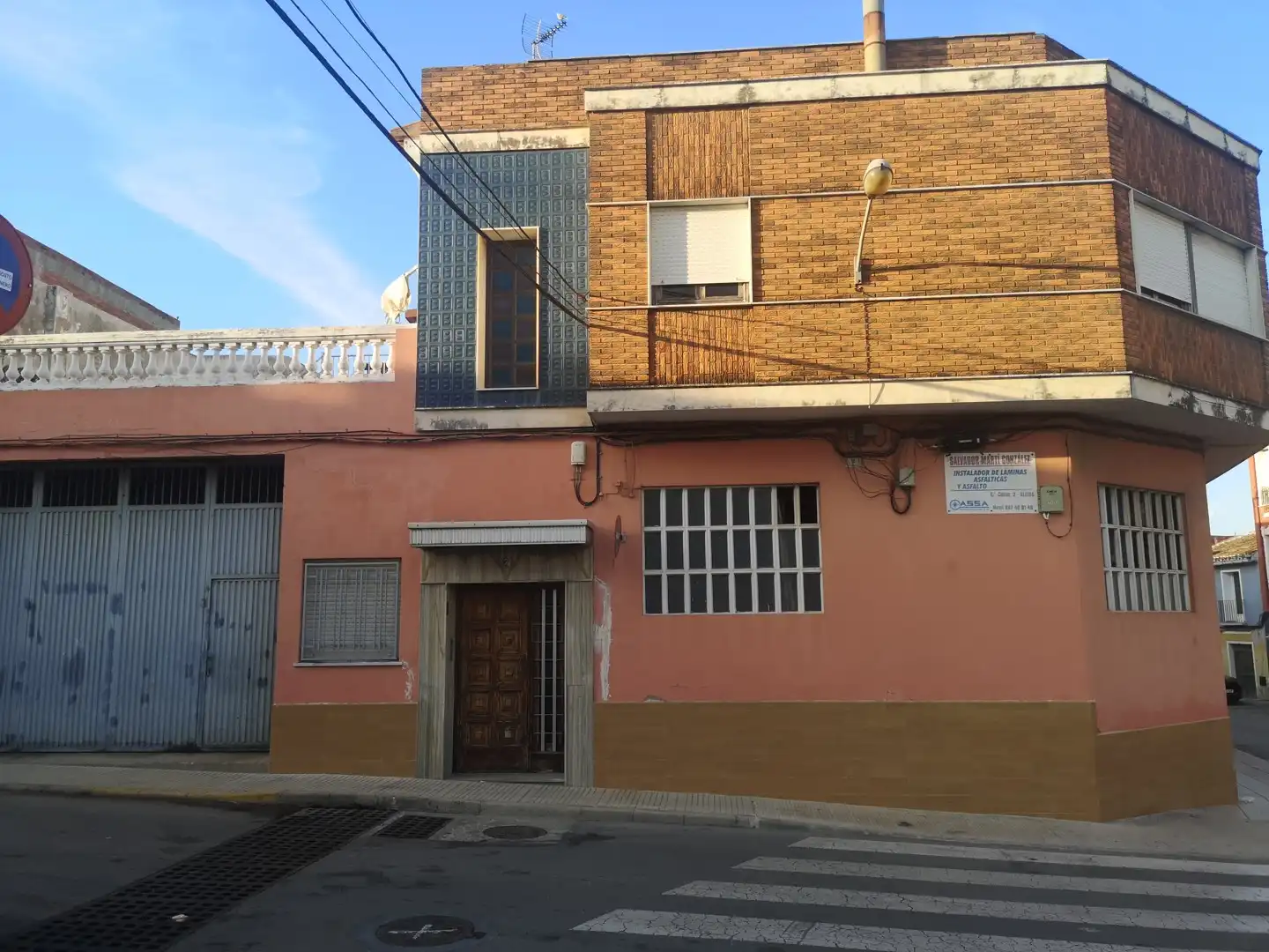 Vista exterior de Casa adosada en venda en Alzira amb Terrassa, Traster i Moblat