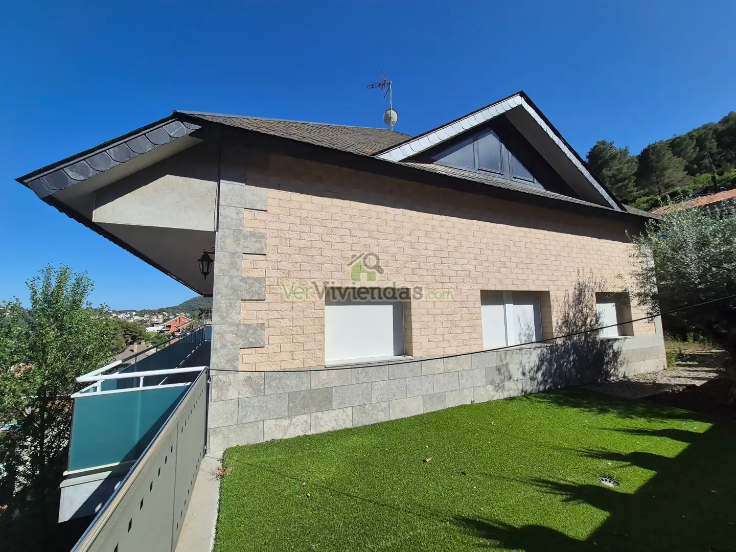 Vista exterior de Casa o chalet en venta en Vallirana con Aire acondicionado, Calefacción y Jardín privado