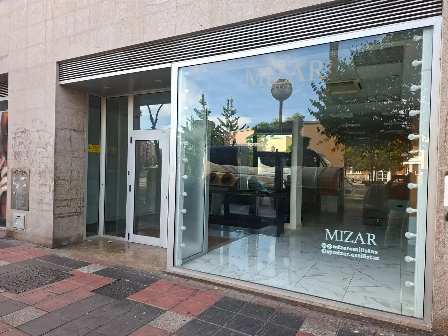 Gewerbefläche zum Verkauf in Calle Reyes Católicos 26, imagen 2