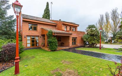 Jardí de Casa o xalet en venda en Las Rozas de Madrid amb Calefacció, Jardí privat i Piscina