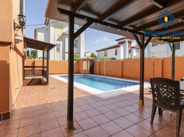 Villa avec balcon à vendre à Calle Cerro Bufón