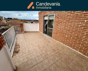 Vista exterior de Àtic de lloguer en Zuera amb Calefacció, Terrassa i Moblat