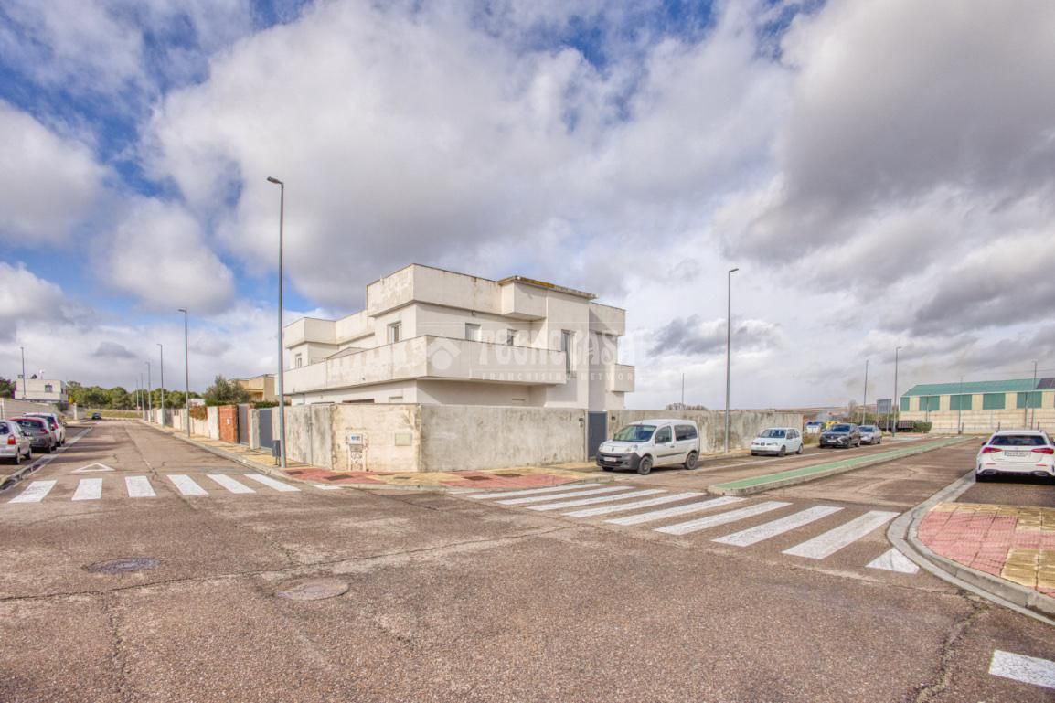 Vista exterior de Casa adosada en venda en Pelabravo