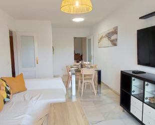 Sala d'estar de Pis de lloguer en Fuengirola amb Aire condicionat, Calefacció i Parquet