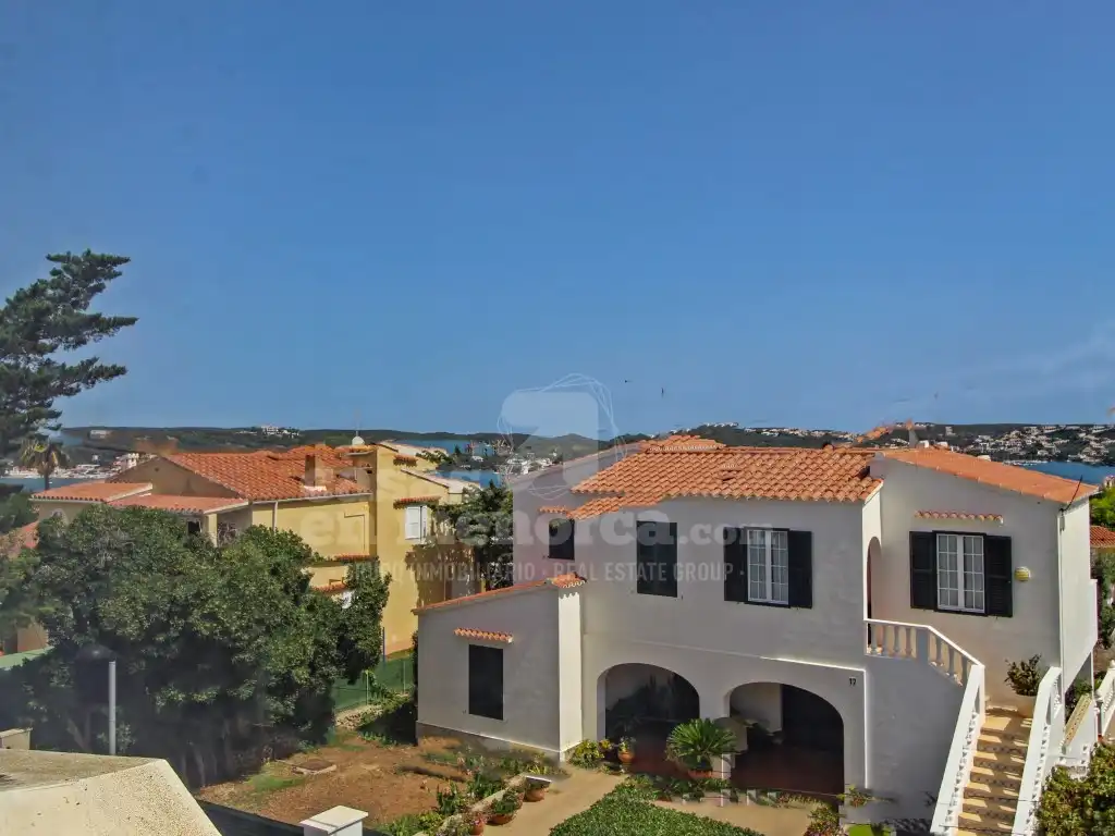 Vista exterior de Casa o xalet en venda en Es Castell amb Aire condicionat, Calefacció i Jardí privat