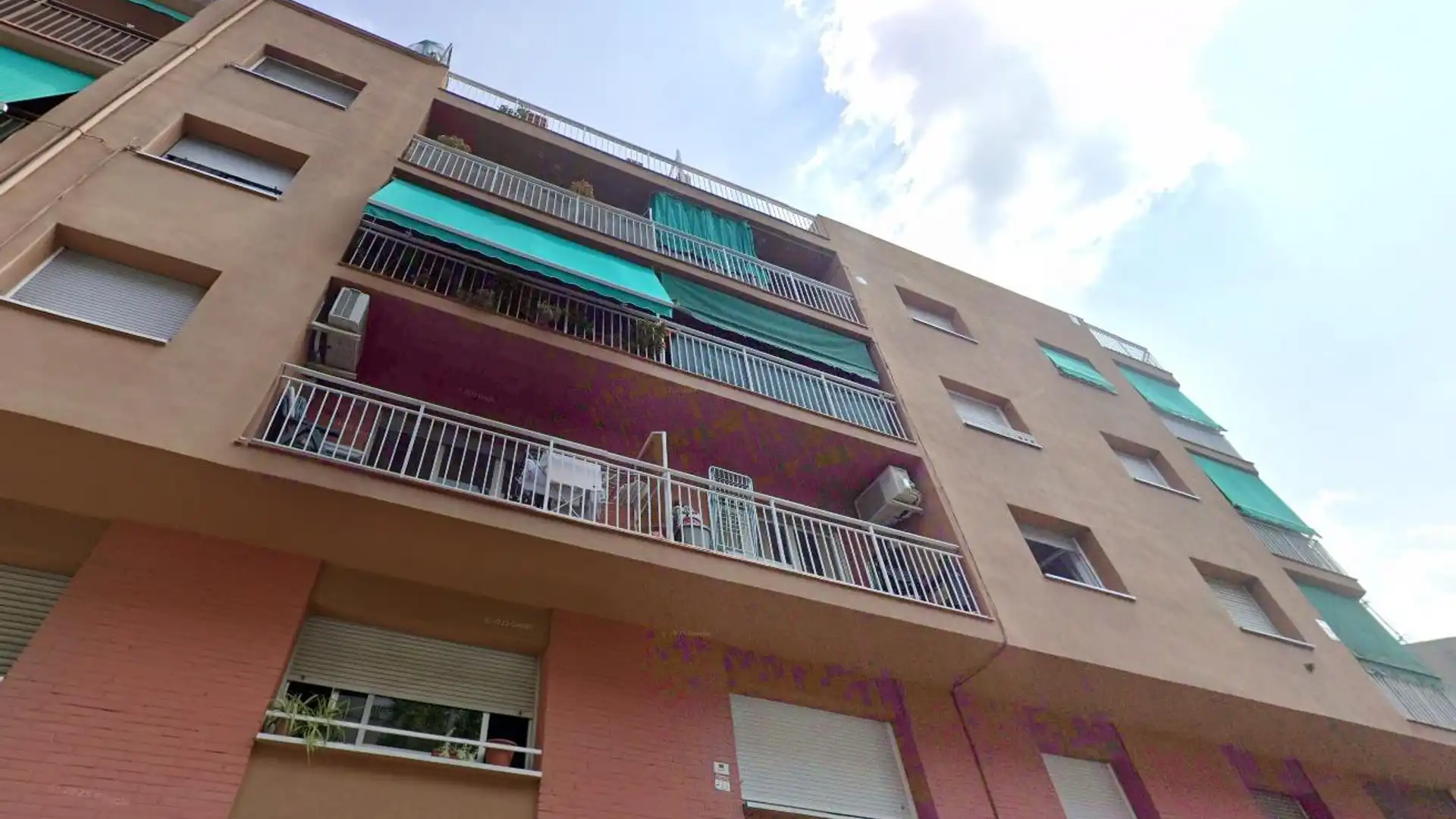 Vista exterior de Pis en venda en Terrassa amb Balcó