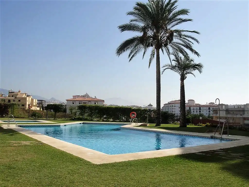 Piscina de Apartament en venda en Estepona amb Terrassa, Piscina i Piscina comunitària