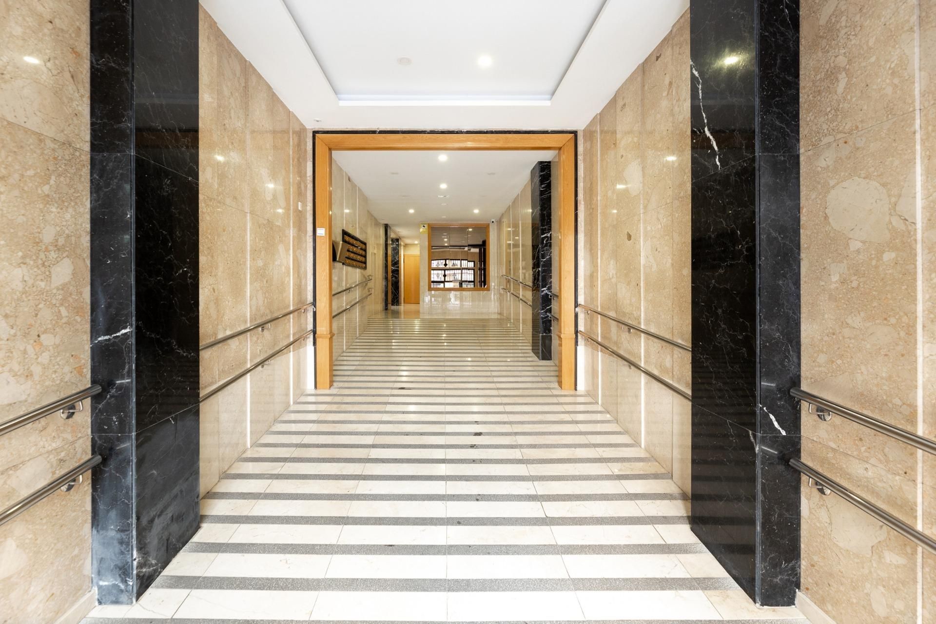 Flat for sale in  Granada Capital  with Air Conditioner, Heating and Balcony