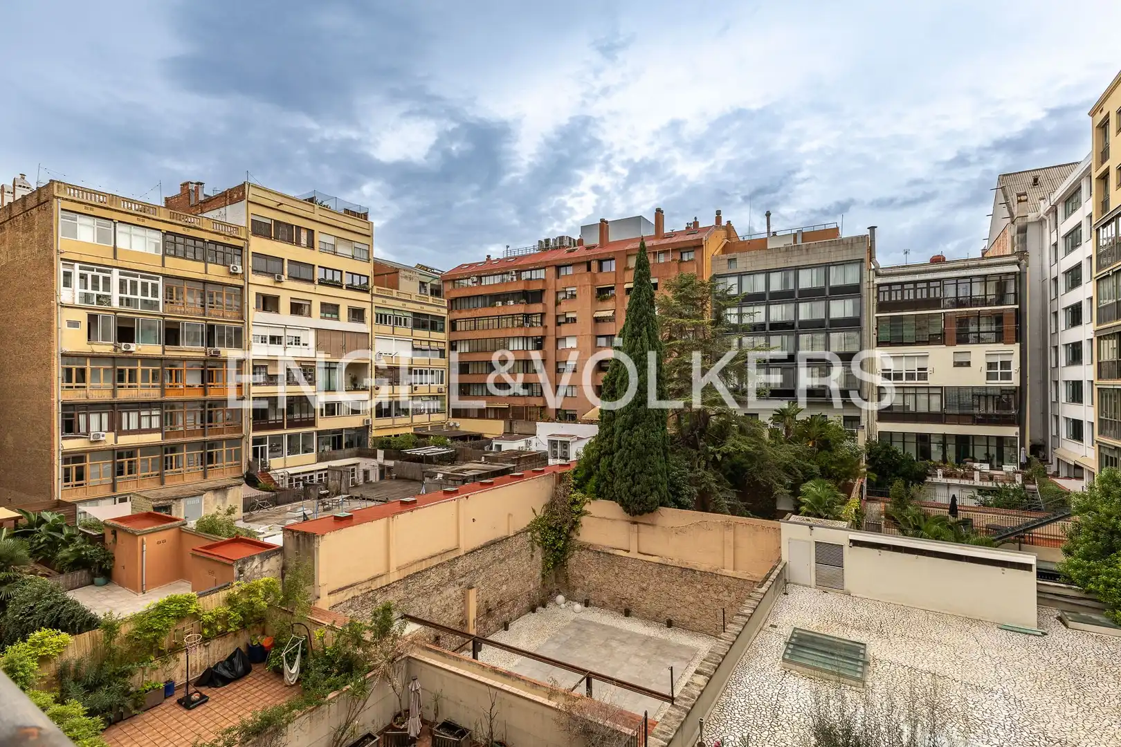 Vista exterior de Piso en venta en Eixample