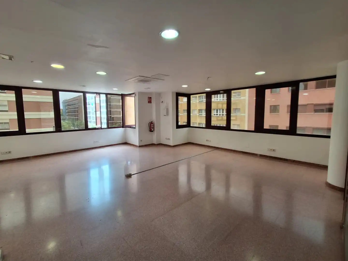 Büro zur Miete in Las Palmas de Gran Canaria mit Klimaanlage und Heizung