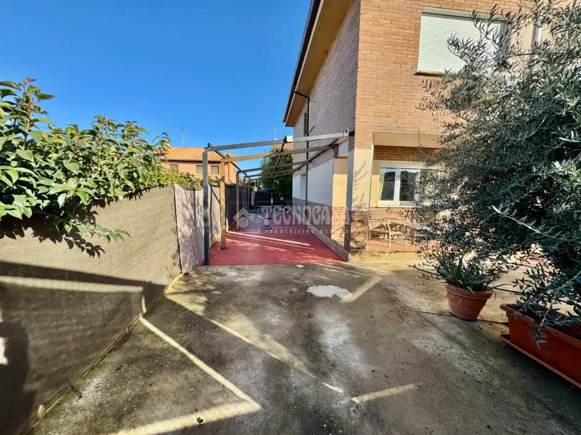Jardín de Casa adosada en venta en Yunquera de Henares con Aire acondicionado y Calefacción