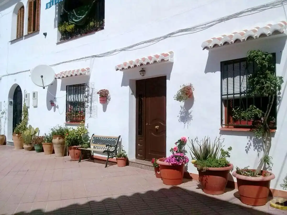 Adossat en venda a Cómpeta