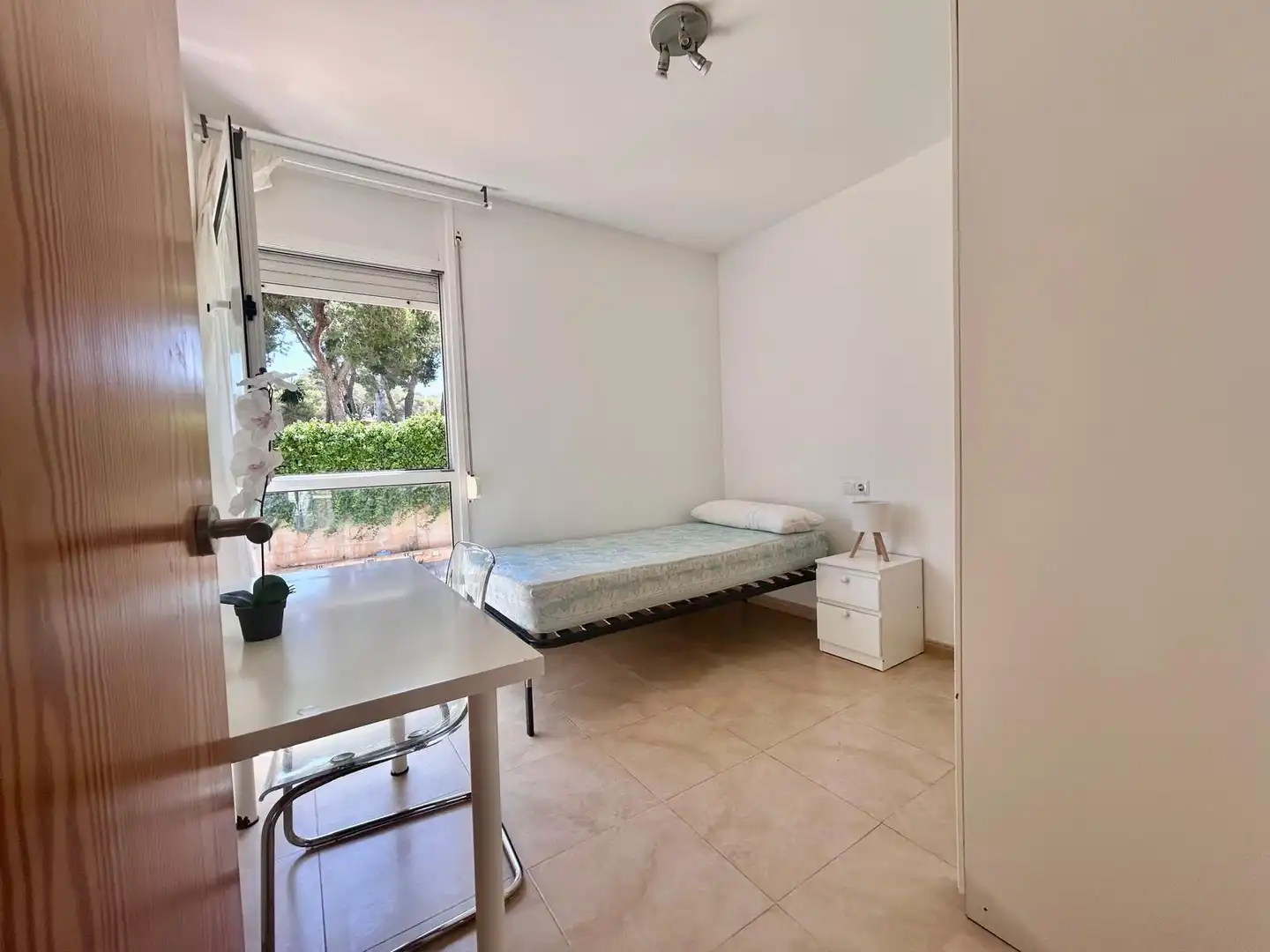Dormitori de Pis de lloguer en  Palma de Mallorca amb Jardí privat, Moblat i Balcó