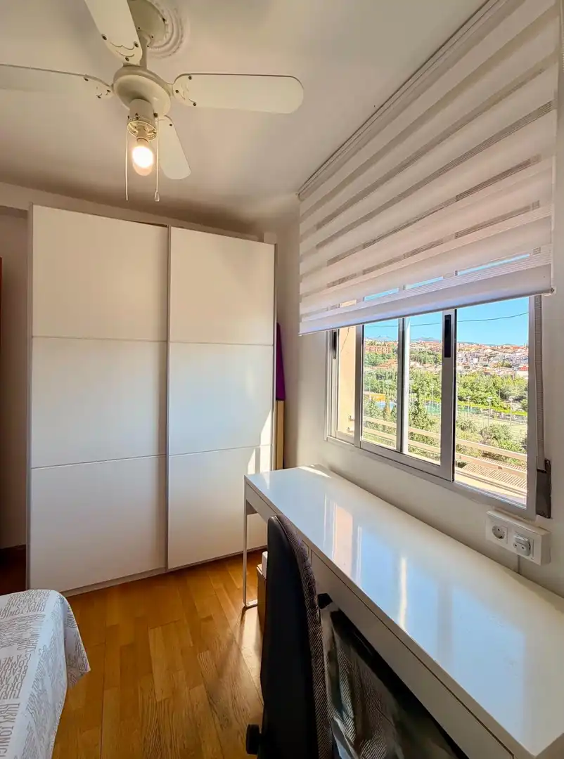 Bedroom of Flat for sale in Granada  with Furnished