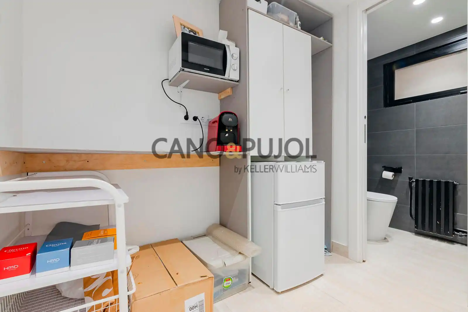 Küche von Büro zum Verkauf in Barcelona mit Klimaanlage, Heizung und Abstellraum