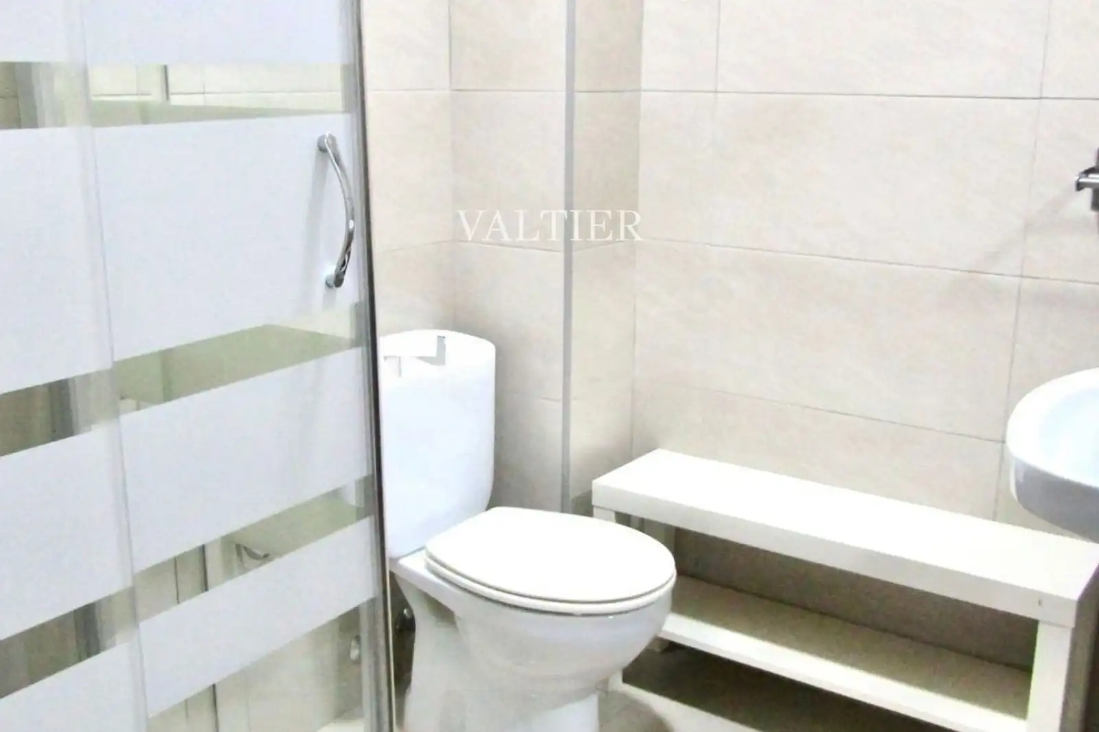 Bathroom of Flat for rent in Madrid  with Air Conditioner