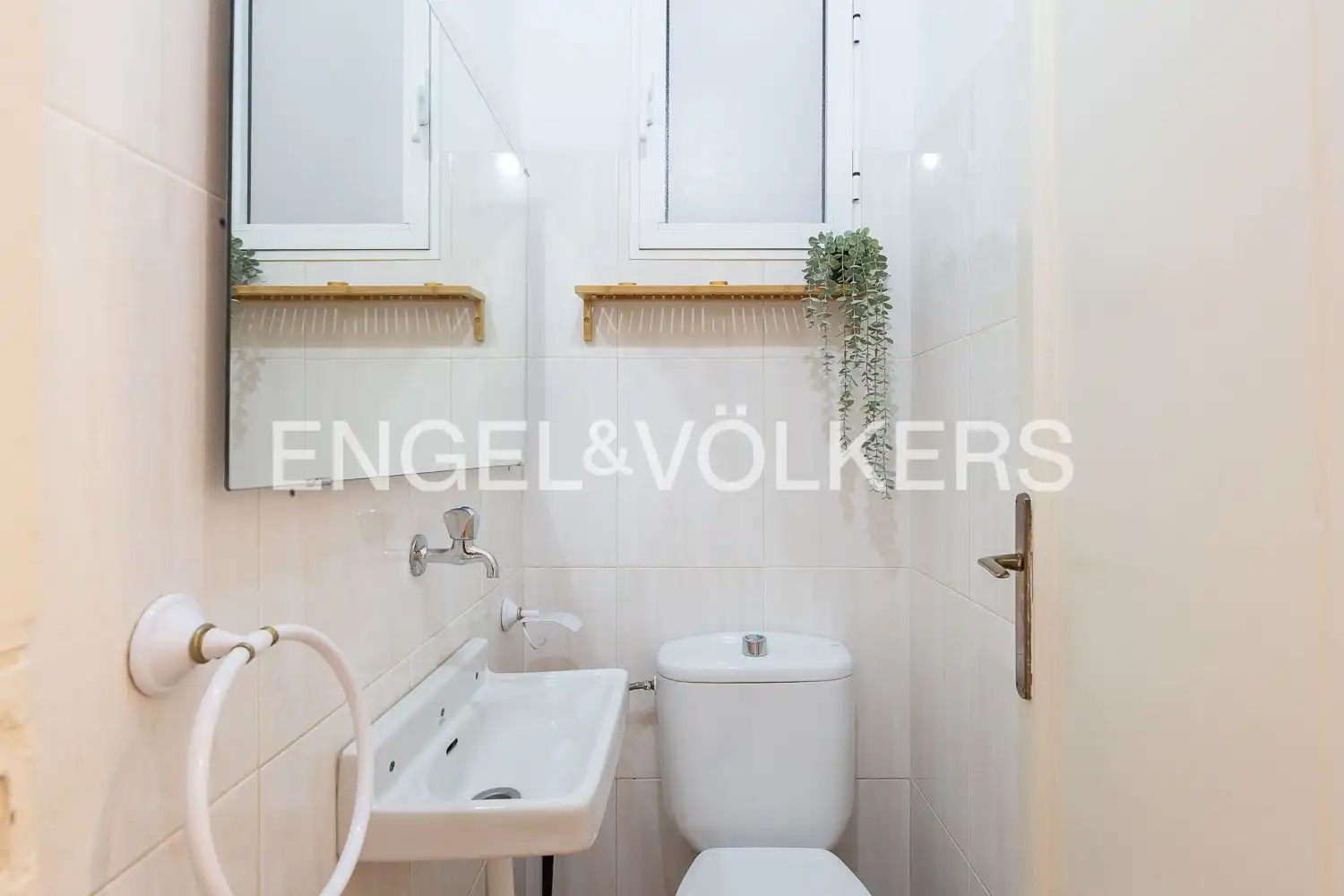 Bathroom of Flat for rent in Valencia  with Air Conditioner, Heating and Furnished