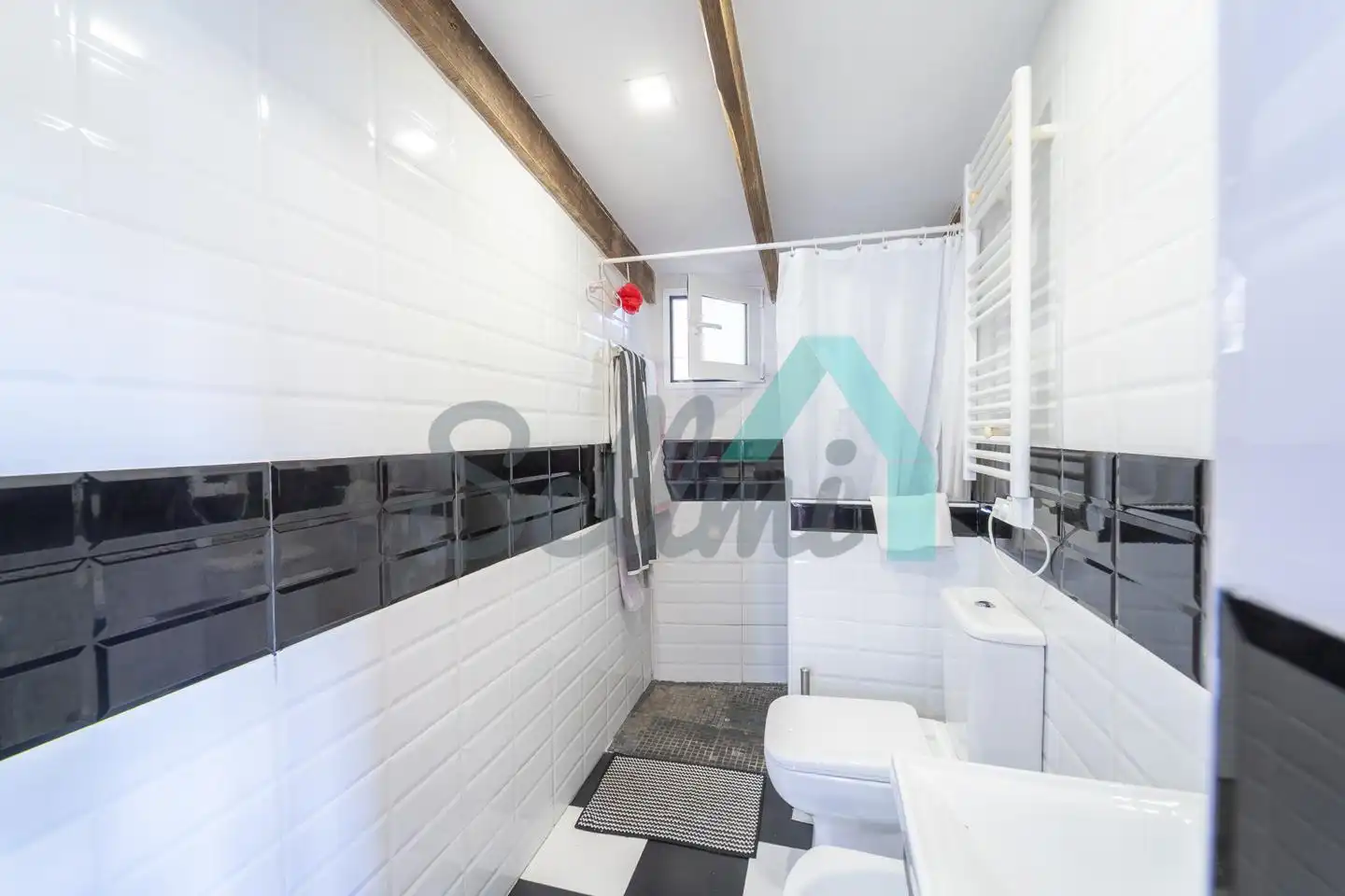 Bany de Casa o xalet en venda en Oviedo  amb Jardí privat, Terrassa i Traster