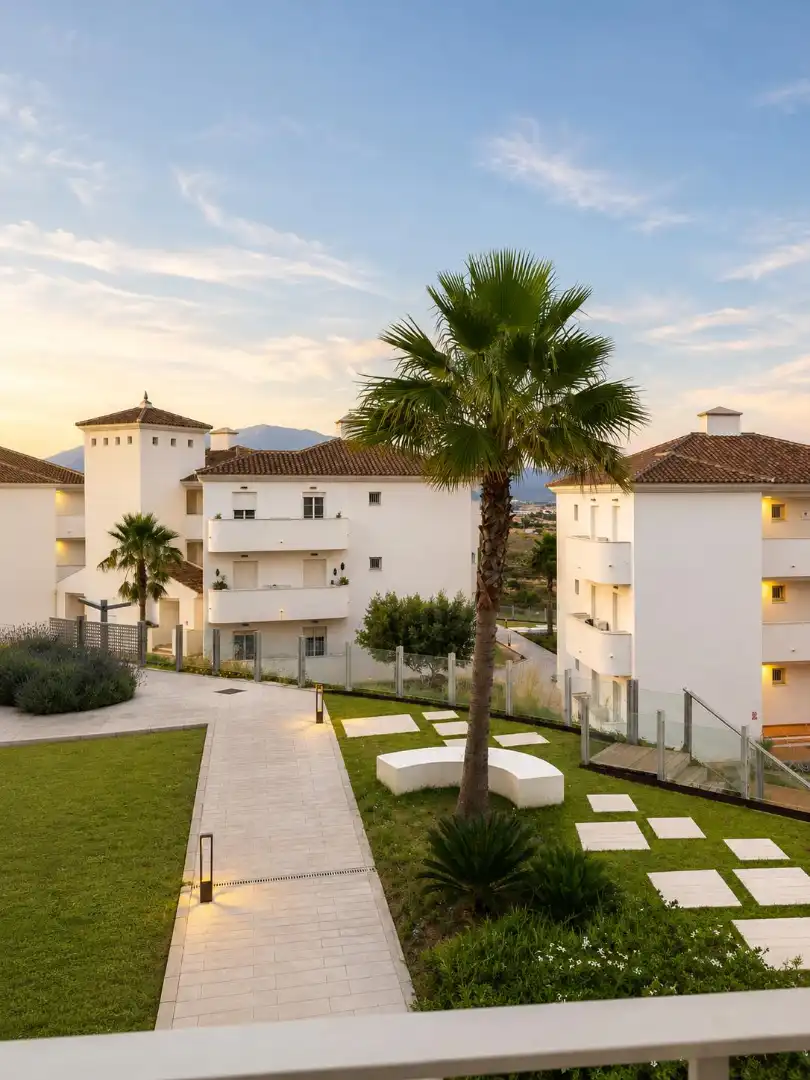 Vista exterior de Piso en venta en Manilva con Aire acondicionado, Calefacción y Terraza