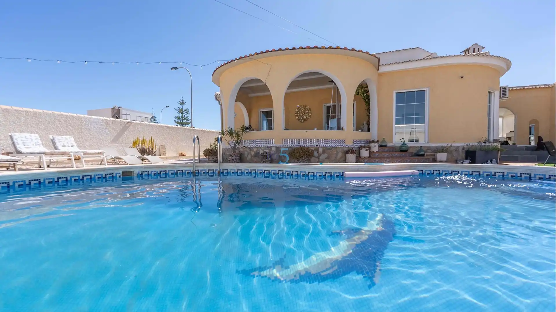Piscina de Casa o xalet en venda en Torrevieja amb Aire condicionat, Calefacció i Terrassa