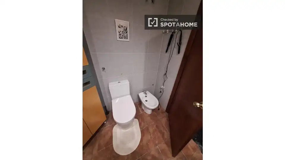 Bathroom of Flat for rent in Moncada  with Air Conditioner, Heating and Furnished