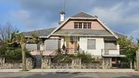 Vista exterior de Casa o xalet en venda en Castrillón amb Calefacció, Jardí privat i Terrassa