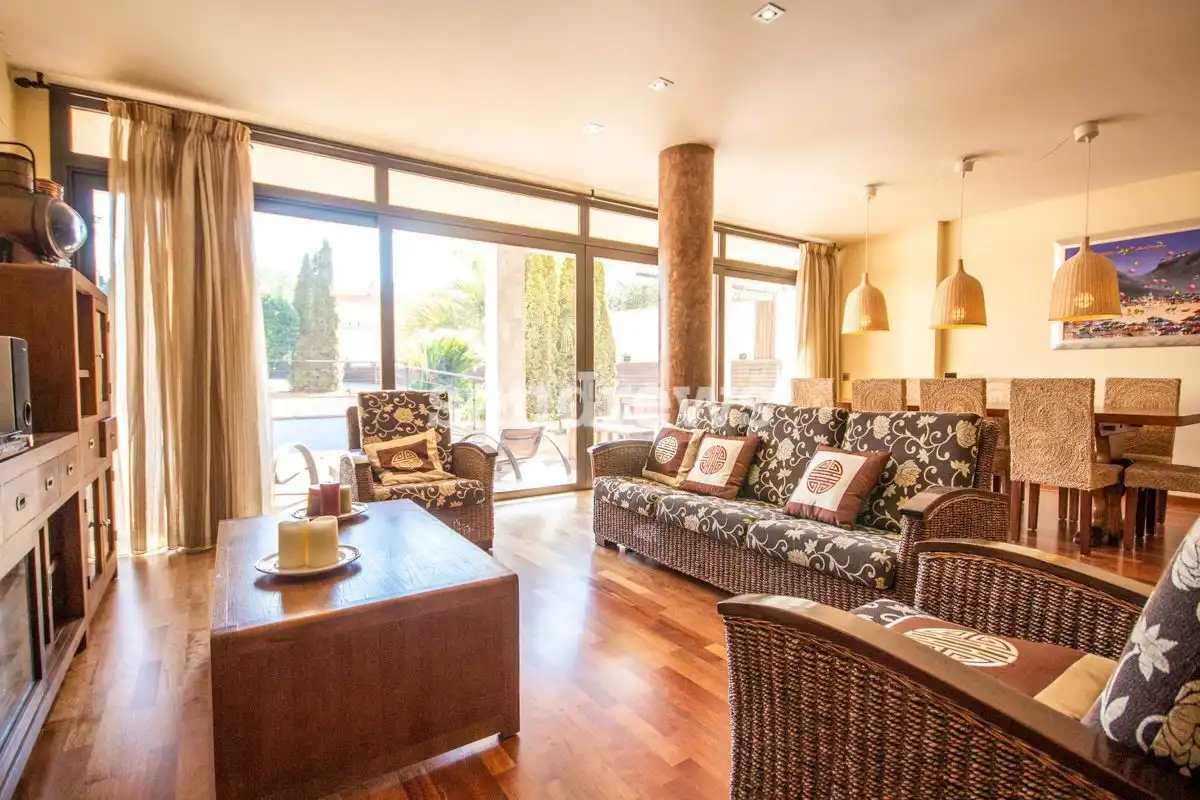 Sala de estar de Casa adosada en venta en Vilafant con Aire acondicionado, Calefacción y Jardín privado