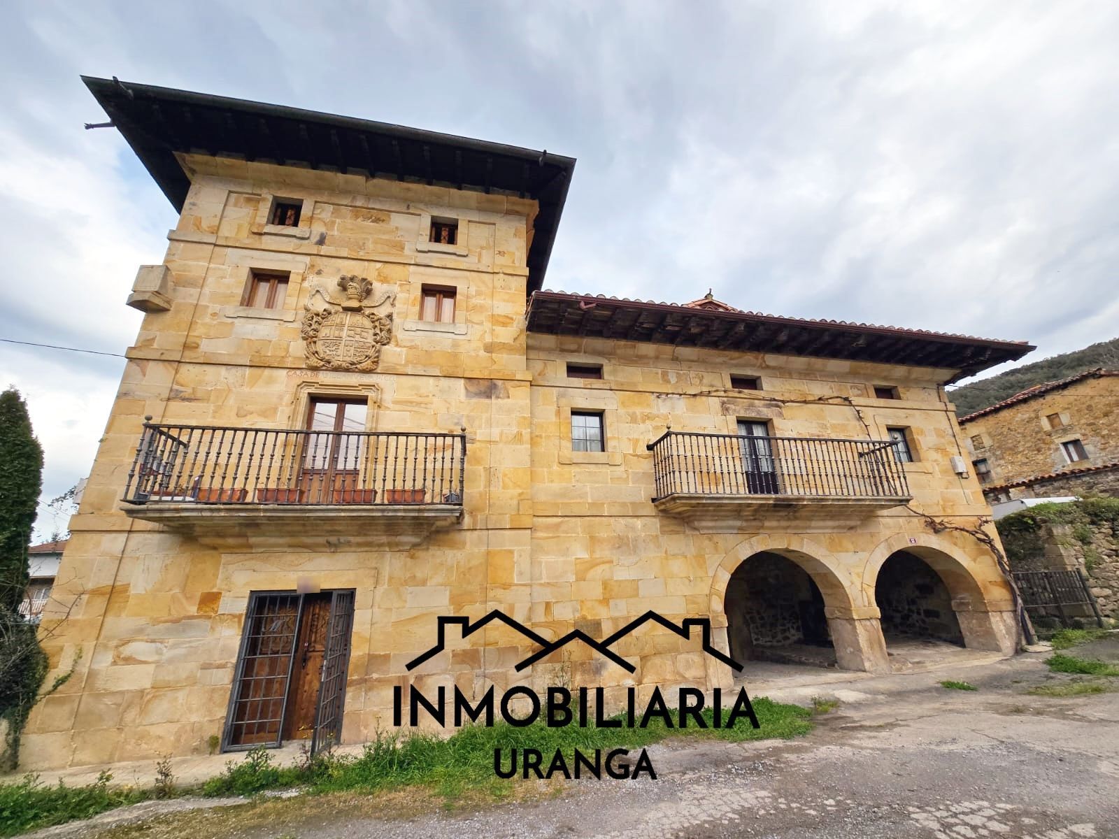 Vista exterior de Casa o xalet en venda en Rasines amb Calefacció i Terrassa