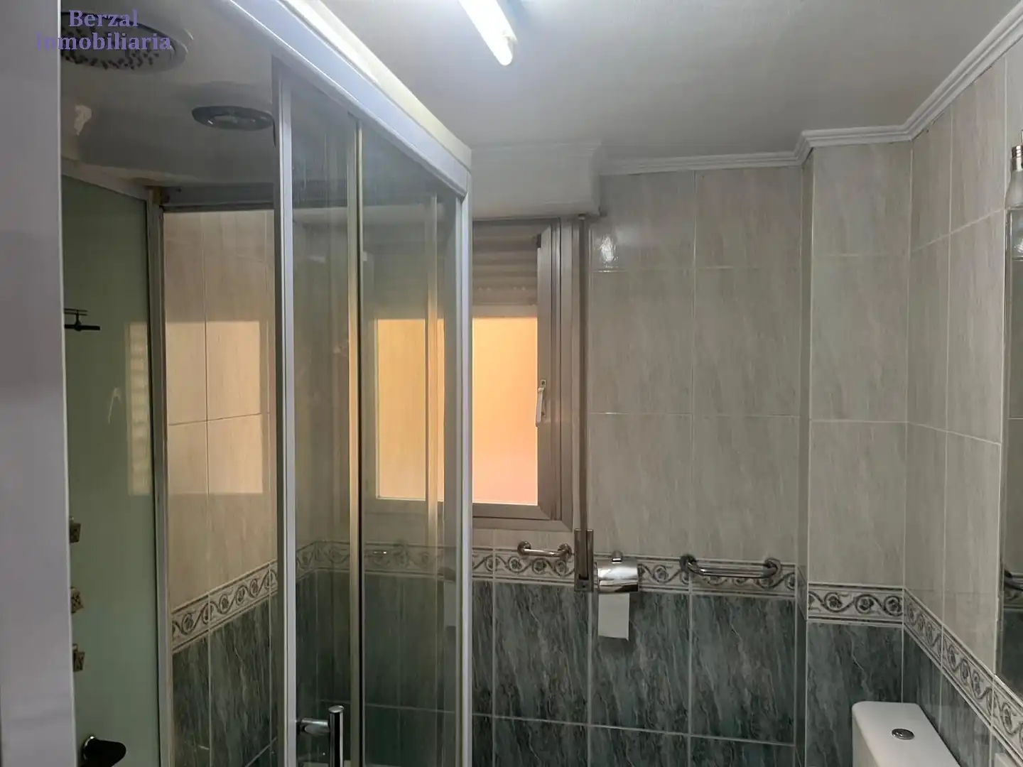 Bany de Pis en venda en  Logroño amb Calefacció, Terrassa i Traster