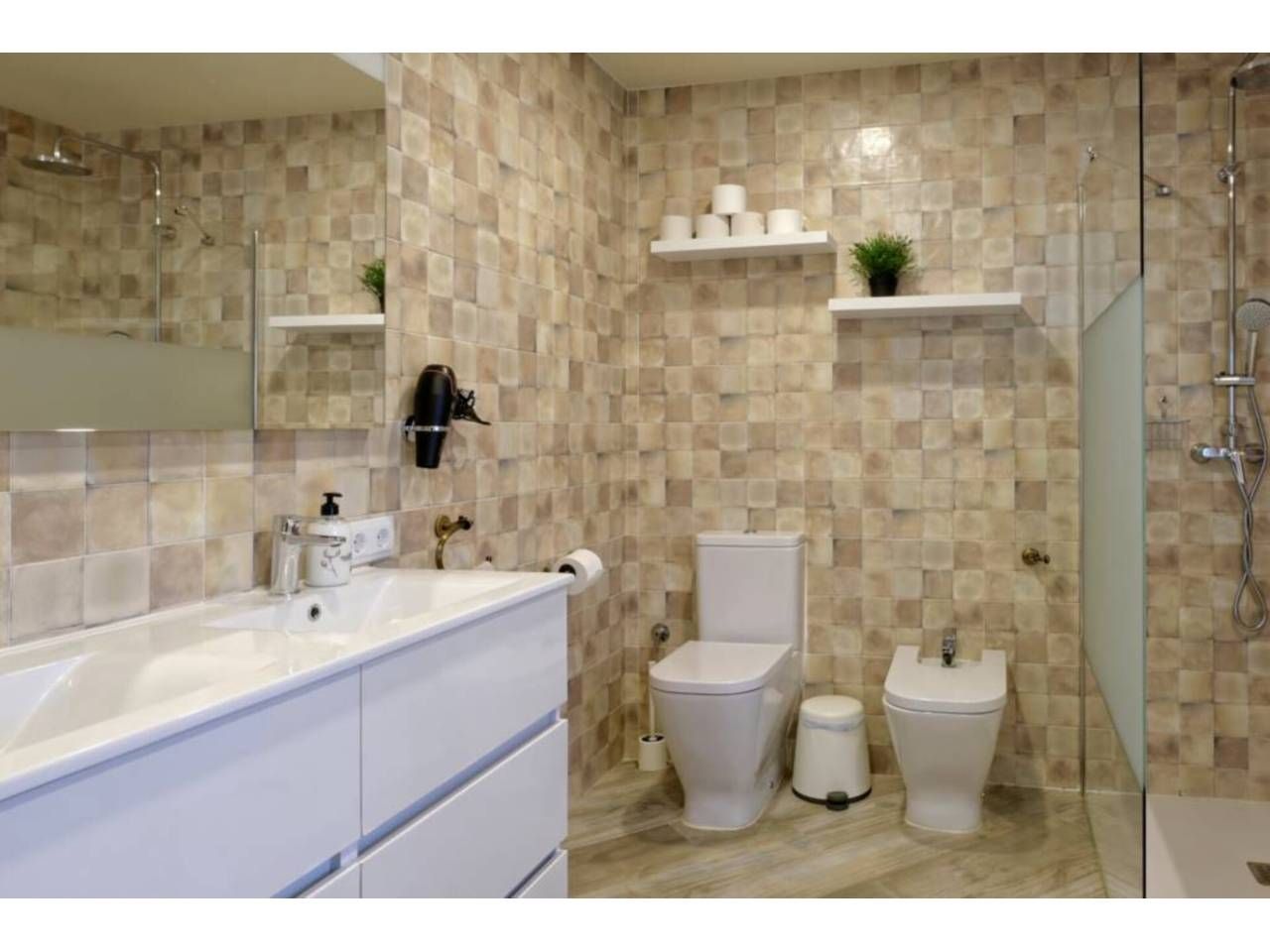 Bathroom of House or chalet for sale in El Vendrell  with Air Conditioner, Private garden and Parquet flooring