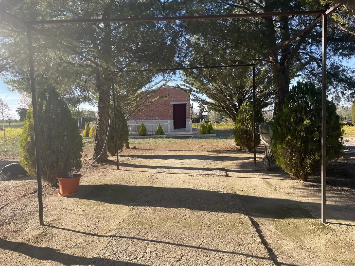 Chalet con jardín en venta en CM-3109 1