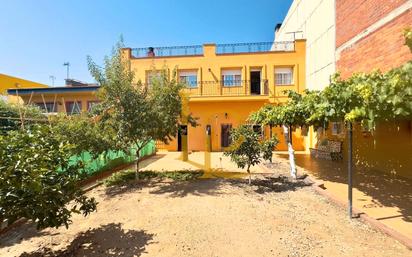 Exterior view of Single-family semi-detached for sale in Rubí  with Air Conditioner, Heating and Private garden