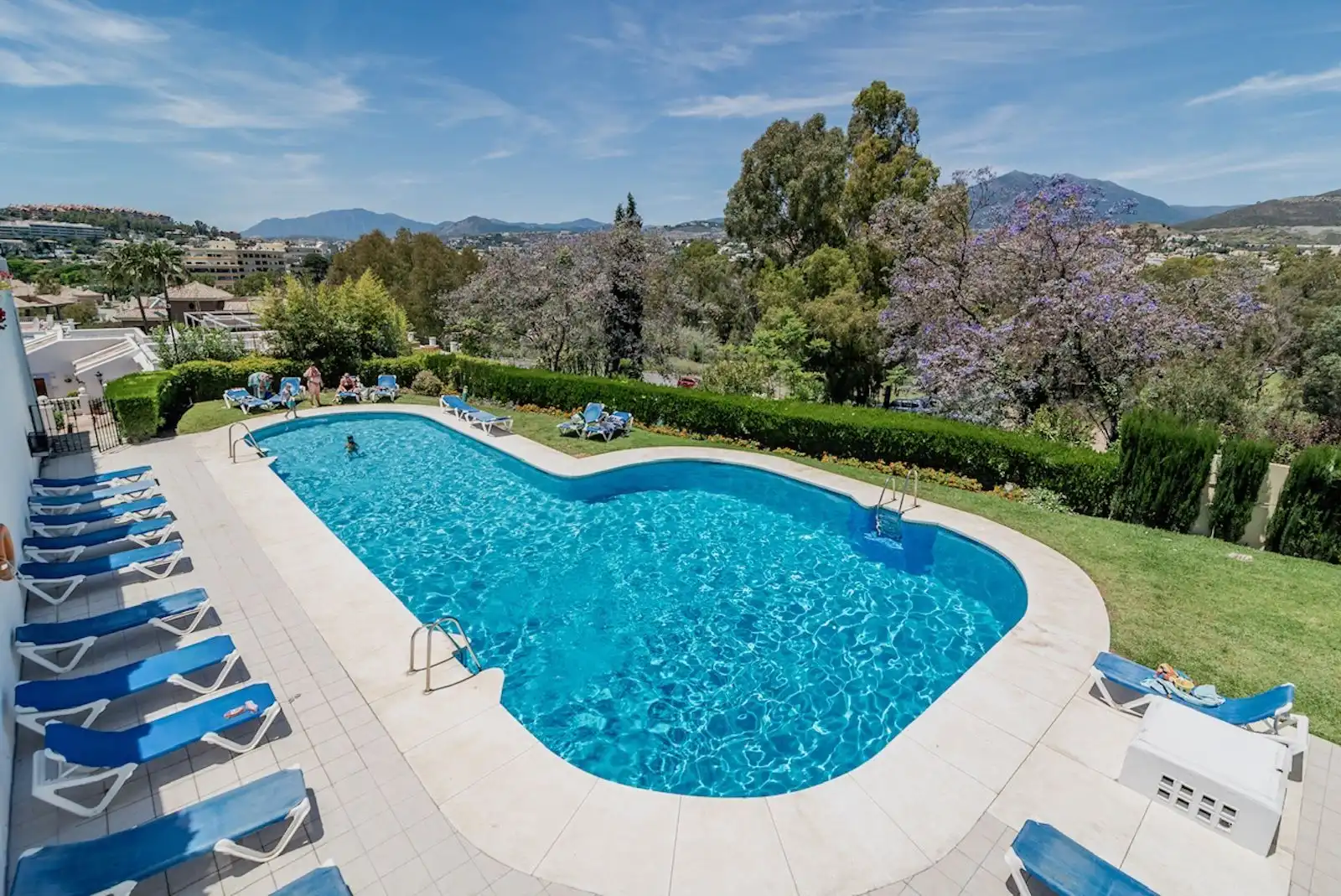 Piscina de Ático en venta en Marbella con Aire acondicionado, Amueblado y Piscina comunitaria