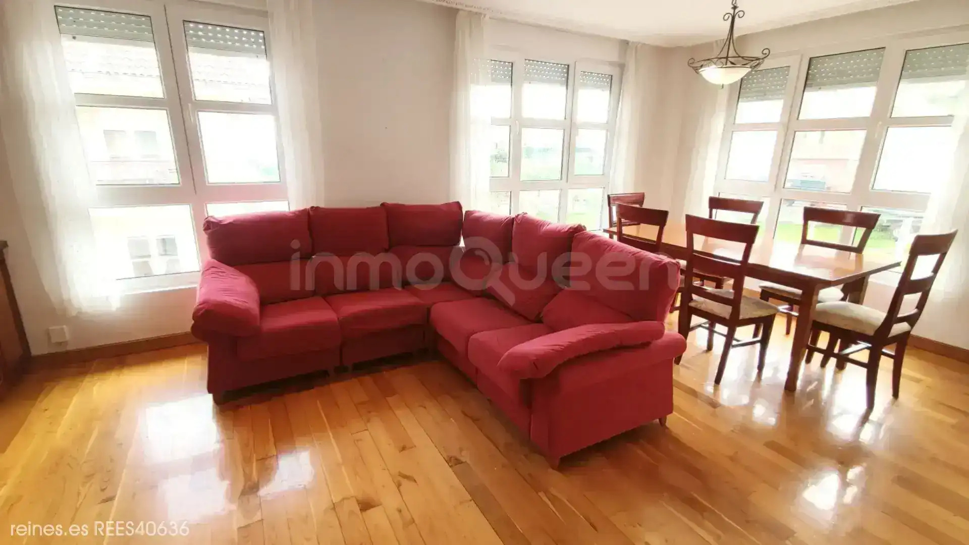 Sala d'estar de Dúplex en venda en Piélagos amb Calefacció, Terrassa i Moblat