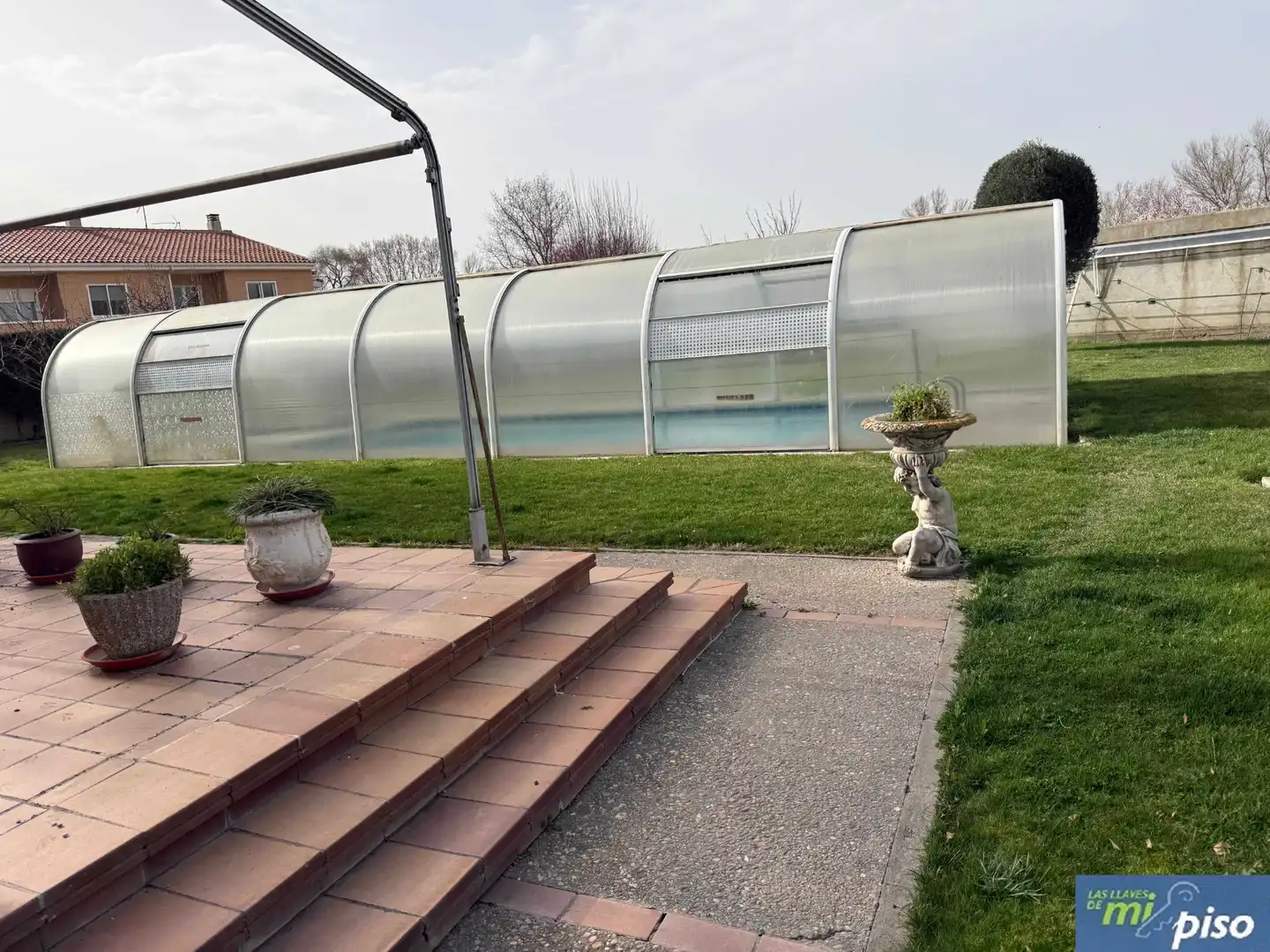 Piscina de Casa o xalet en venda en Santovenia de Pisuerga amb Calefacció, Jardí privat i Parquet