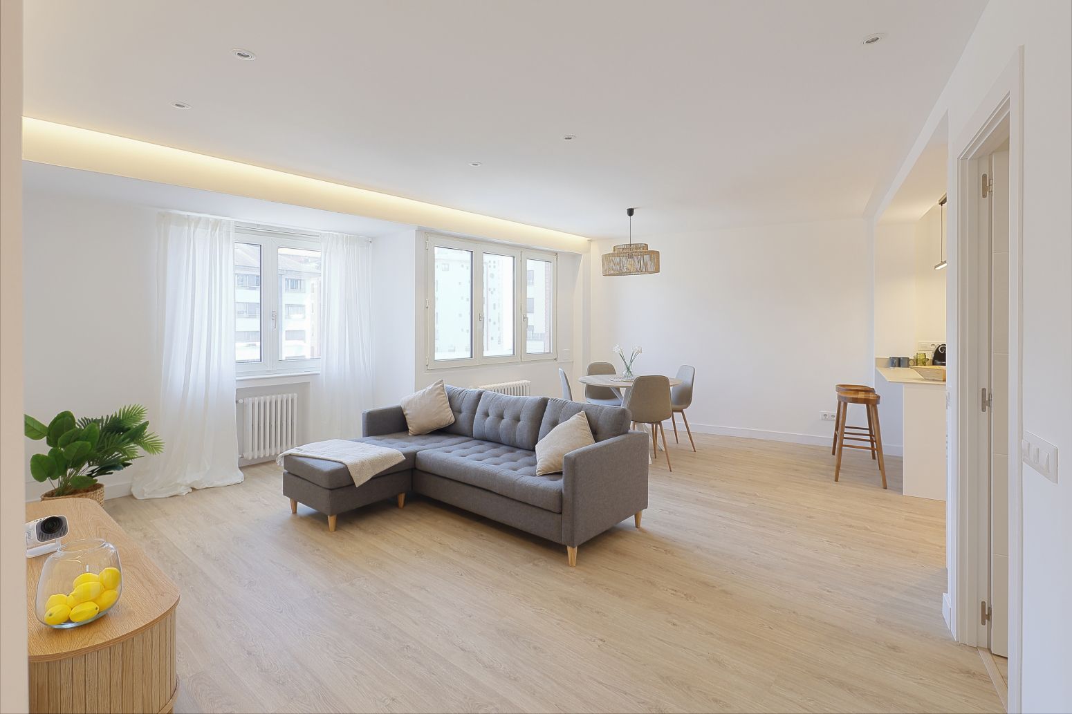 Living room of Flat for sale in Oviedo   with Heating, Parquet flooring and Terrace